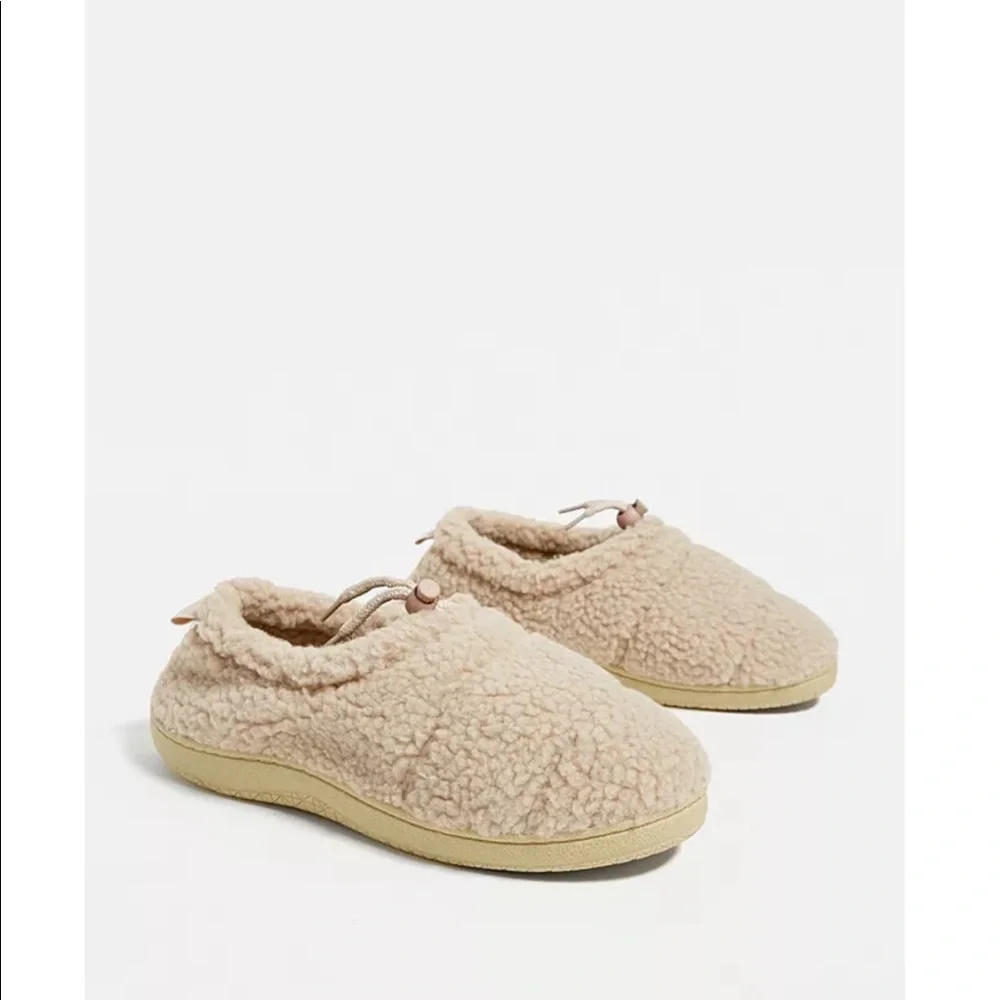 UO | sherpa hardsole slipper - Picture 1 of 5